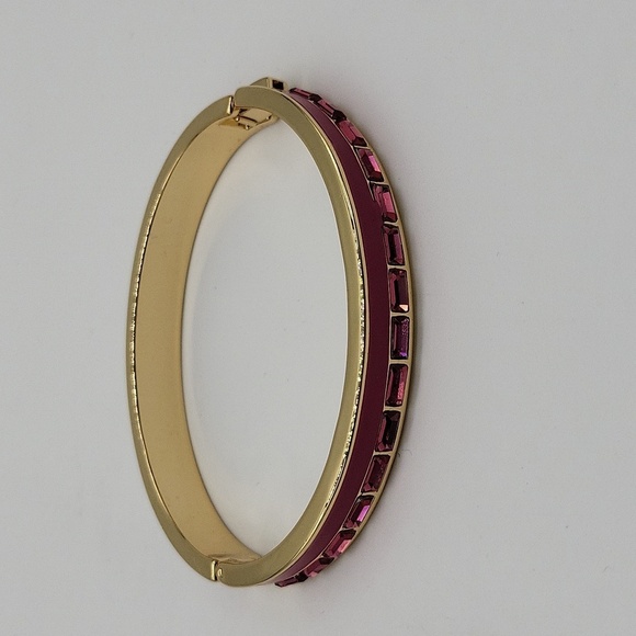 1768- Gold Tone Bangle Bracelet NWT - Picture 3 of 7